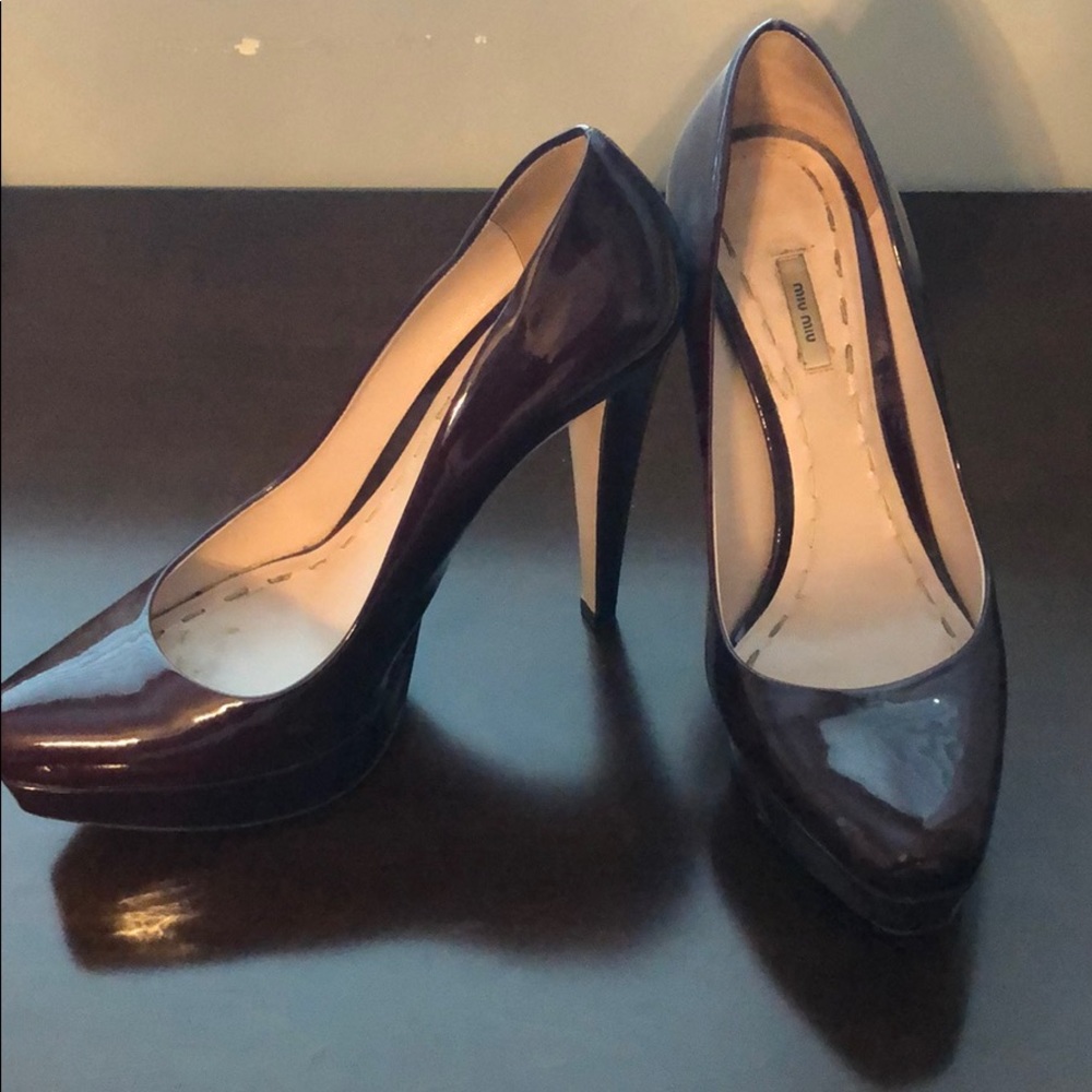 Burgundy patent leather Miu Miu heels sq toe